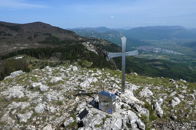 Kucelj je najlepši razglednik na Čavnu. | Foto: Matej Podgoršek