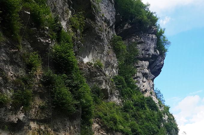 Grozeča skala nad Keltiko. | Foto: Gregor Pavšič