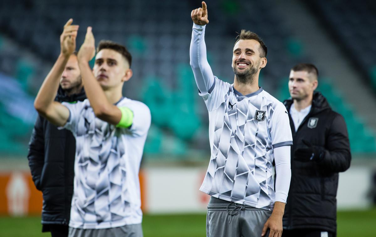 NK Olimpija : Klaksvik Mustafa Nukić | Nogometaši Olimpije so dočakali prvo evropsko zmago, s katero so zadržali možnosti za napredovanje. | Foto Grega Valančič/www.alesfevzer.com