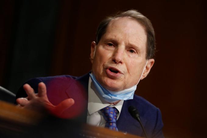 Senator Ron Wyden meni, da je predlog njegovega republikanskega kolega McConnella ena najslabših idej, kar jih je slišal v življenju. | Foto: Reuters