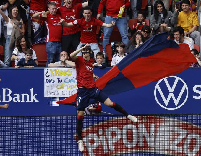 Hrvat Ante Budimir je v 7. minuti izenačil rezultat na srečanju med Osasuno in madridskim Realom na 1:1. Pozneje so beli baletniki upravičili vlogo favorita in zmagali s 4:2. | Foto: Reuters