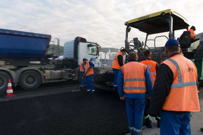 DARS - delavna zapora, vzdrževanje avtoceste, delo na cesti advertorial | Foto Klemen Korenjak