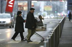 Koronavirus spreminja navade Slovencev: nekateri komaj dohajajo, drugi še ne razmišljajo o tem