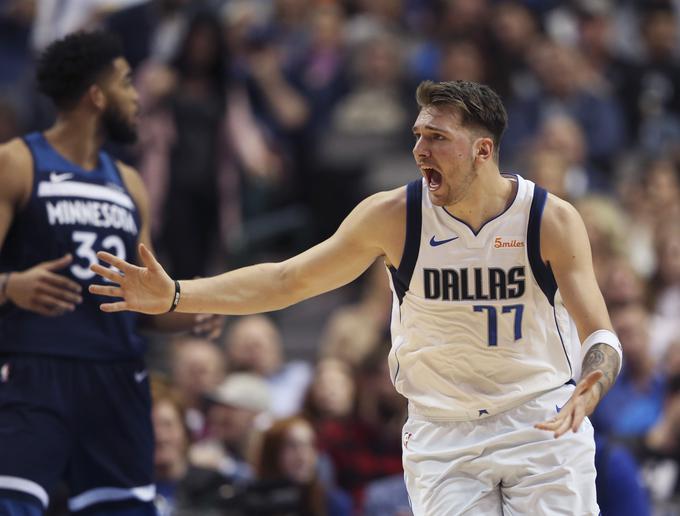 Luka Dončić je bil s 27 točkami najboljši strelec Dalasa. Statistiki v ligi NBA so podali podatek, da je njegov met za tri točke od 1. marca le 23-odstoten. | Foto: Reuters