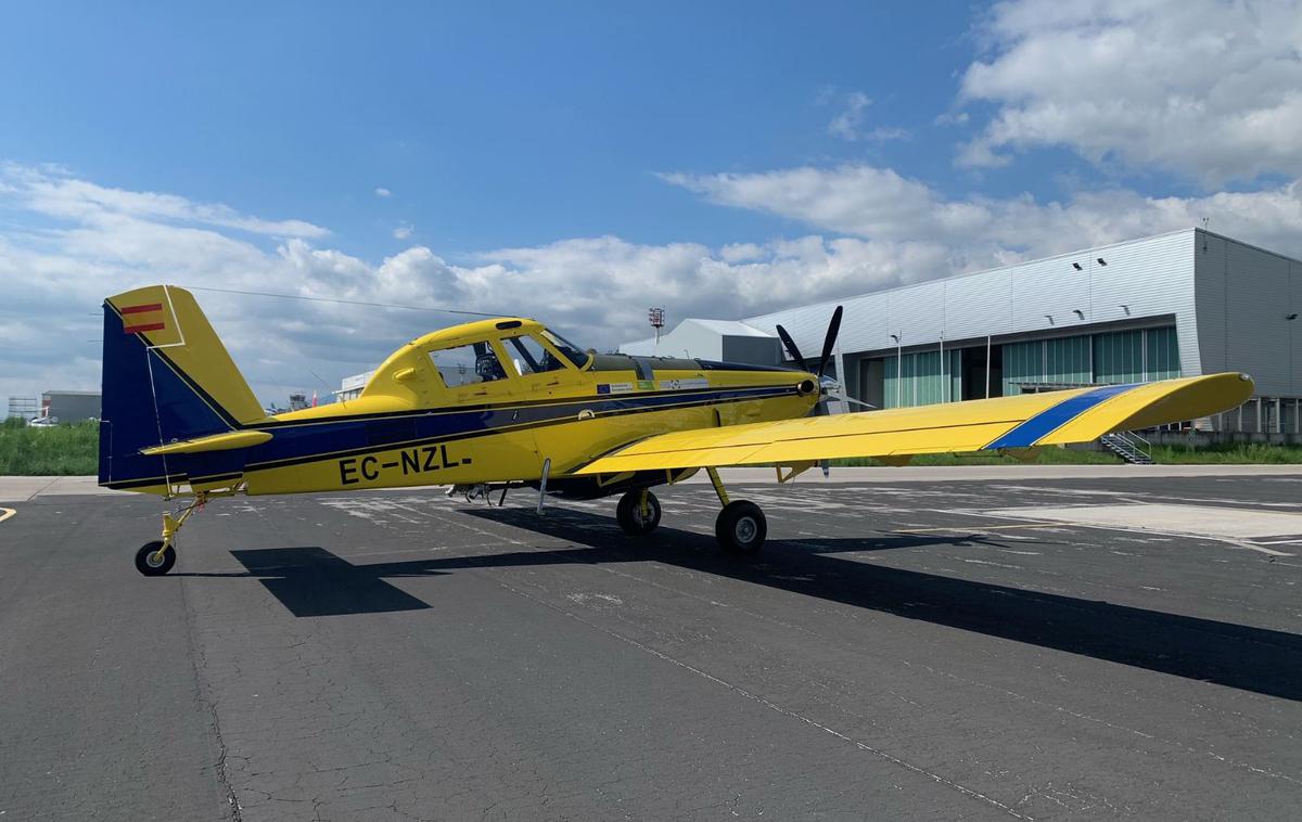 Air Tractor | Letalo air tractor lahko prevaža več kot 3000 litrov vode. | Foto Ministrstvo za obrambo