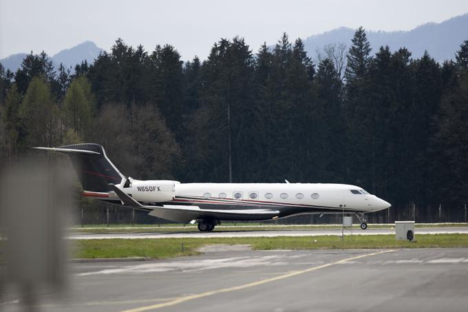 Zasebno letalo gulfstream G650 je dolgo 30 metrov in sprejme do 19 potnikov.  | Foto: Ana Kovač