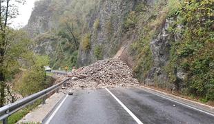 Opozorilo: zaradi razmočenosti so mogoči plazovi