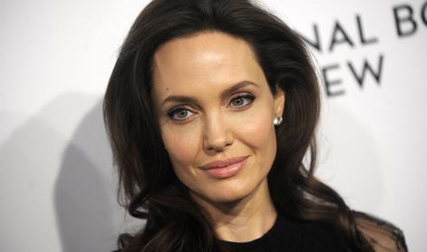 Angelina Jolie kot Maria Callas v starem krznu