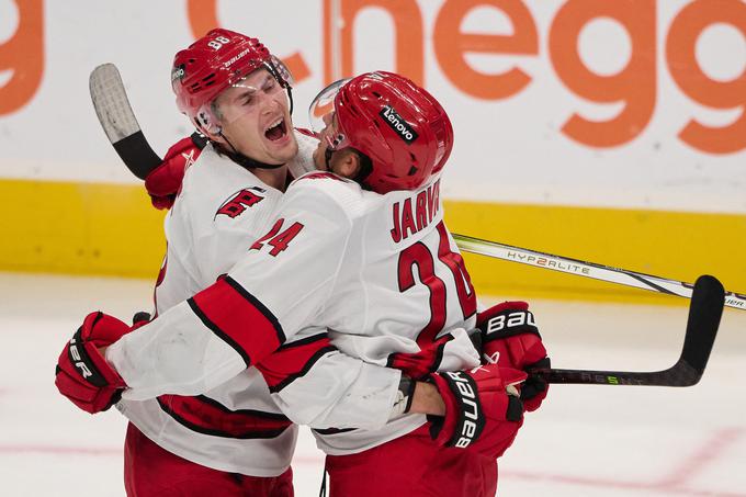 Carolina Hurricanes so s štirimi goli v zadnji tretjini s 6:3 premagali San Jose Sharks. | Foto: Reuters