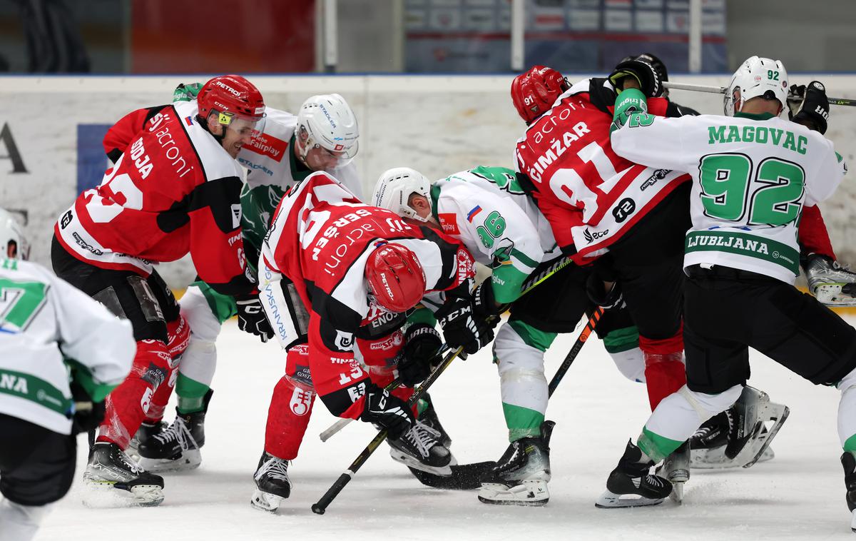 HDD Jesenice : HK Olimpija | Olimpija v finalni seriji DP proti Jesenicam vodi že z 2:0 v zmagah. | Foto www.alesfevzer.com