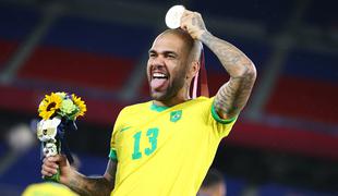 Dani Alves zaradi spora zapušča Sao Paulo