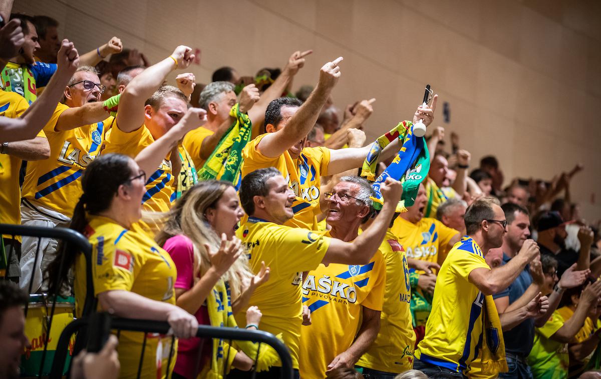 RK Gorenje Velenje : RK Celje Pivovarna Laško, superpokal Florijani | Navijači Celja so pospremili zmago svojih varovancev. | Foto Blaž Weindorfer/Sportida