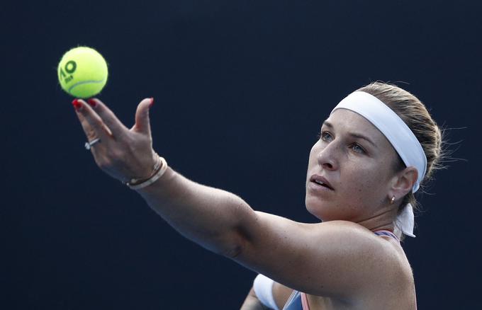 Slovaška teniška igralka Dominika Cibulkova je slovo od profesionalnega tenisa simbolično sporočila na predstavitvi svoje avtobiografije Tenis je moje življenje. Cibulkova je zmagala na osmih turnirjih WTA, na največjih teniških tekmovanjih, turnirjih grand slam, pa je najdlje prišla leta 2014 v Avstraliji, ko je izgubila finale proti Kitajki Li Na. Dve leti pozneje je osvojila zaključni turnir sezone v Singapurju. Marca 2017 je bila najvišje na lestvici WTA, bila je četrta, ob koncu kariere je padla na 315. mesto. | Foto: Reuters