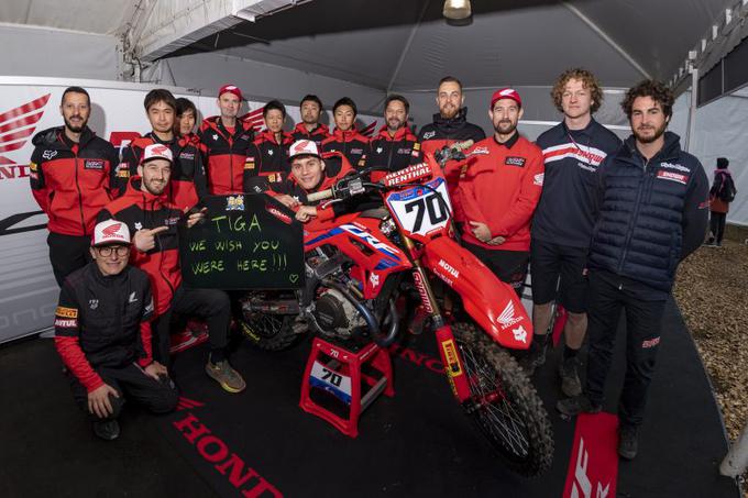 "Tiga, želimo, da bi bil tukaj," so Timu Gajserju sporočili v Slovenijo. | Foto: Honda Racing/ShotbyBavo