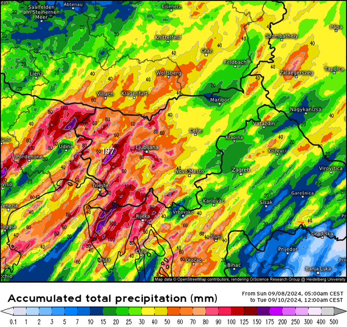 Skupna količina padavin, ki naj bi padla od začetka do konca padavinskega dogodka glede na enega izmed visokoločljivostnih meteoroloških modelov. Predvsem v zahodni Sloveniji lahko ponekod pade tudi več kot 150 litrov dežja. Drugod bodo količine predvidoma manjše, pade lahko od 20 do 90 litrov padavin na kvadratni meter. | Foto: David Florjančič / Meteoinfo Slovenija