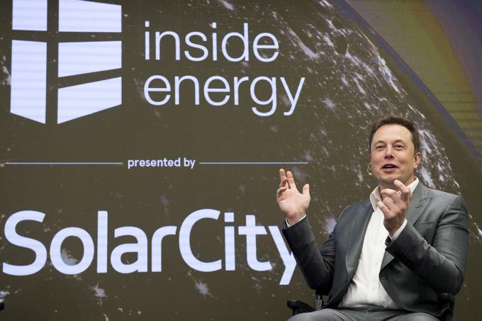 Musk je lastnik in glavni izvršni direktor podjetja Tesla, ima pa tudi četrtino delnic SolarCitya, kjer je predsednik upravnega odbora. SolarCity med drugim oblikuje, financira in namešča sisteme za pridobivanje sončne energije. | Foto: Reuters