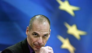 Minister Varufakis grozi z možnostjo referenduma o dogovoru o grškem dolgu