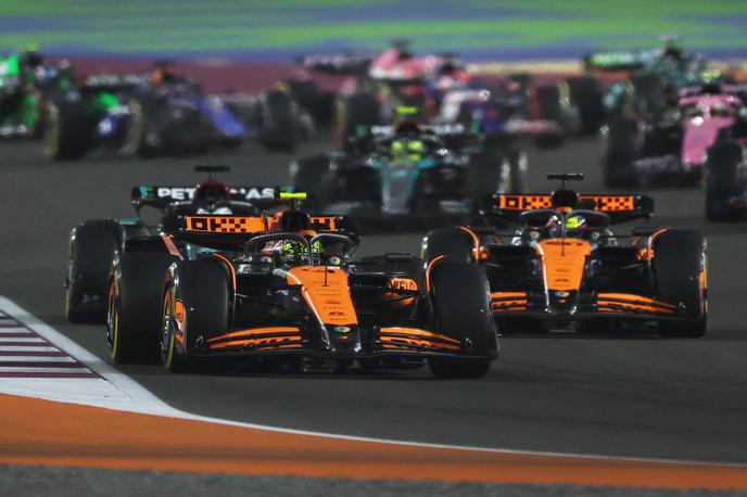 Katar Lando Norris Oscar Piastri McLaren | Lando Norris in Oscar Piastri sta v prvi zavoj zapeljala na prvih dveh mestih. | Foto Reuters