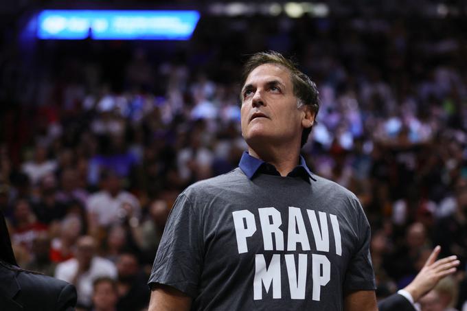 Majico "Pravi MVP" je na tekmi v Miamiju ponosno nosil tudi Mark Cuban. | Foto: Guliverimage