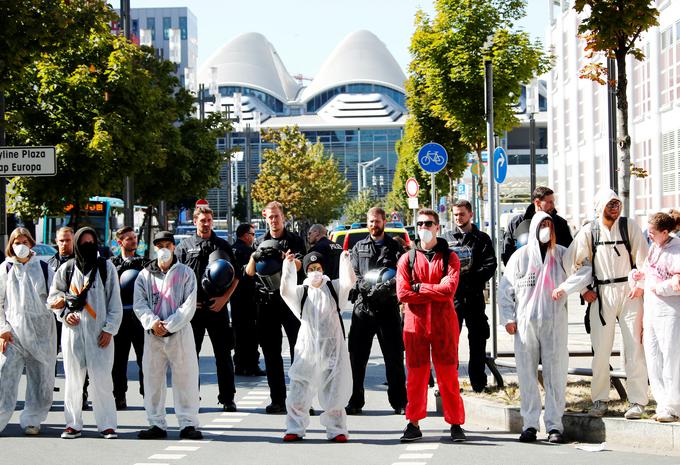 protest Frankfurt salon | Foto: Reuters