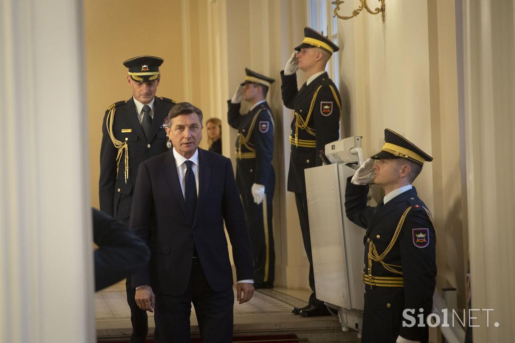 Predsednik Republike Slovenije Borut Pahor je na posebni slovesnosti v predsedniški palači vročil državna odlikovanja, ki so jih prejeli vrhunski športniki Alenka Artnik, Tim Gajser, Tadej Pogačar in Urška Žolnir Jugovar.