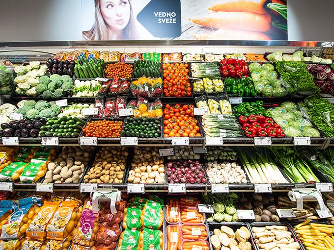 Na Sparovih policah vedno najdete bogato ponudbo lokalnih pridelkov. | Foto: Spar