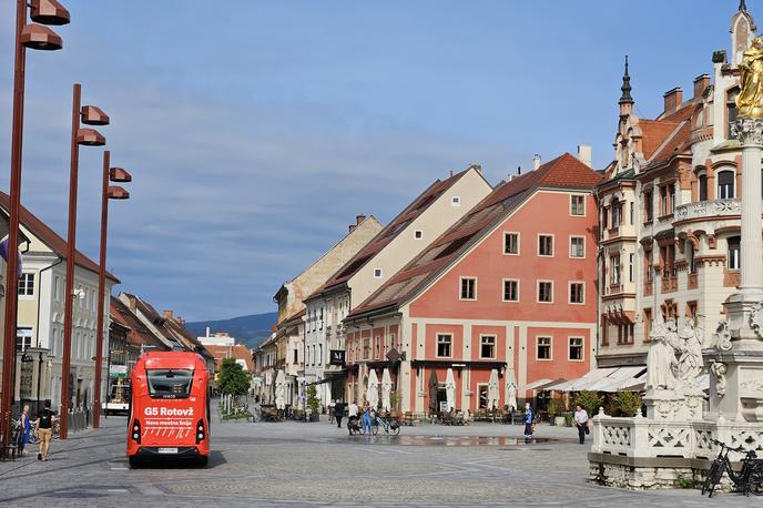 Maribor, Europkalat | Europlakat je moral odstraniti nezakonito postavljene elektronske prikazovalnike v Mariboru, a ni trajalo dolgo, da je z mestom uskladil nove lokacije, na katere jih je prestavil. | Foto STA