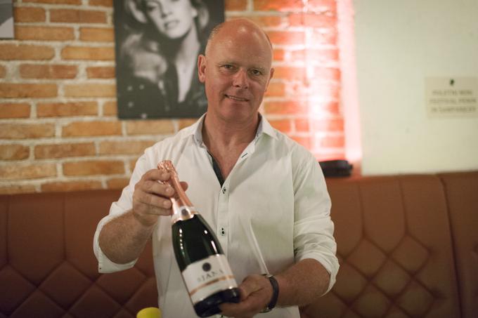 Miran Sirk je s svojo penino rosé lani na Decanterju osvojil tako imenovani Regional Trophy, ki so ga letos preimenovali v platinasto priznanje – tega je letos prejel za penino Brut Zero. | Foto: Bojan Puhek