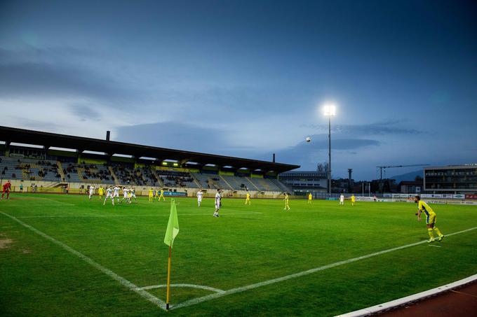 V domžalskem športnem parku pričakujejo večjo podporo kot običajno in upajo, da jih bo ponesla v naslednji krog. | Foto: Vid Ponikvar