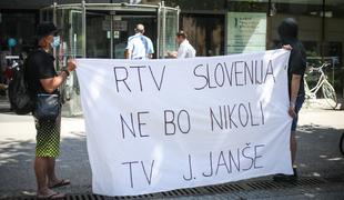 RTVS v "veliki zagati". Pred sejo protest. #foto