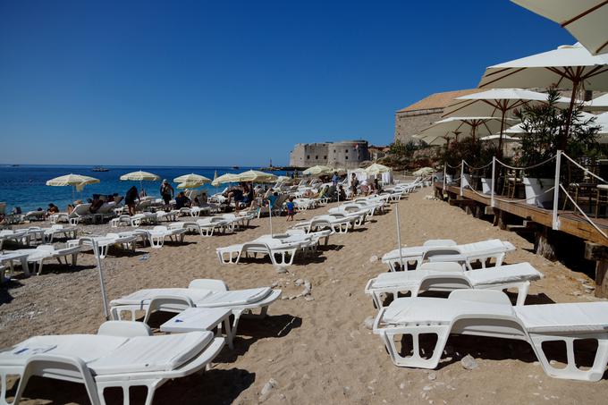 Tako so na vrhuncu poletne sezone videti dubrovniške plaže. | Foto: Reuters