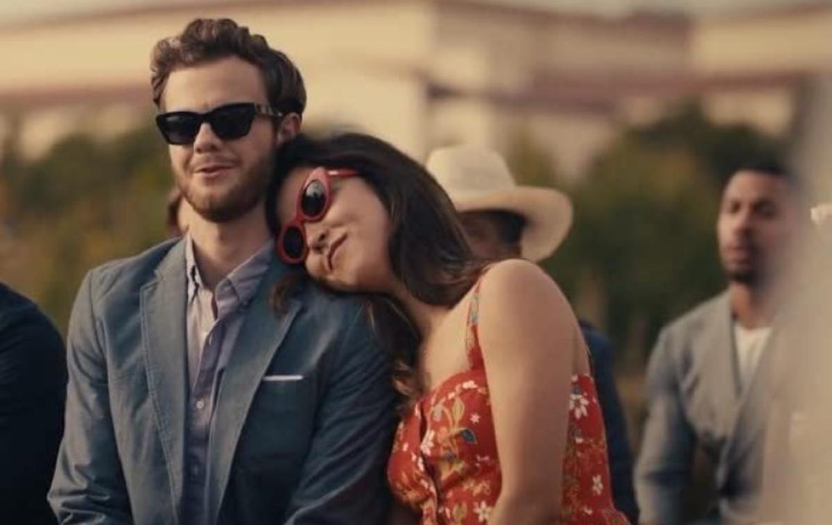 Jack Quaid, Maya Erskine | Foto IMDb