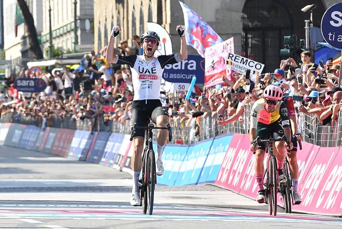 Brandon McNulty se je veselil prve zmage na tritedenskih dirkah. | Foto: Reuters