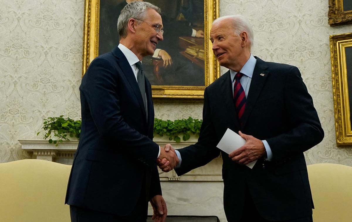 Joe Biden, Jens Stoltenberg | "Zaveznice letos povečujejo porabo za obrambo za 18 odstotkov, kar je največja rast v več desetletjih," je dejal Stoltenberg. | Foto Reuters