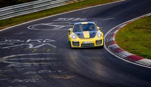 Porsche 911 GT2 RS: izjemen čas na slavni stezi Nordschleife #video