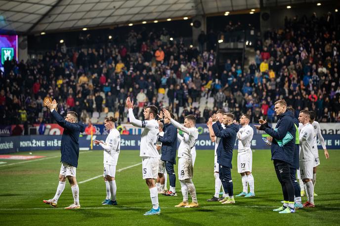 NK Maribor : NK Olimpija | Olimpija je šele tretjič v zgodovini večnih derbijev od prve minute zaigrala le z dvema slovenskima nogometašema. | Foto Blaž Weindorfer/Sportida