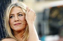 Mama Jennifer Aniston doživela možgansko kap