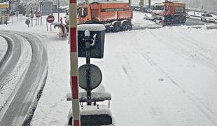 Ponekod na cestah že vladajo zimske razmere