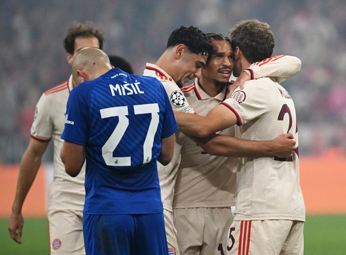 Bayern se je v uvodnem krogu ligaškega dela lige prvakov znesel nad zagrebškim Dinamom (9:2). To je bila zadnja tekma, na kateri je serijske hrvaške prvake vodil Sergej Jakirović. | Foto: Reuters