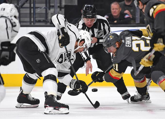 Anže Kopitar in soigralci so letos začeli s porazom pri Vegasu. | Foto: Reuters