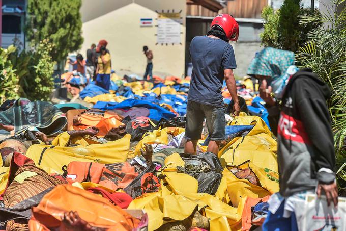 Potres in cunami sta terjala najmanj 832 življenj. | Foto: Reuters