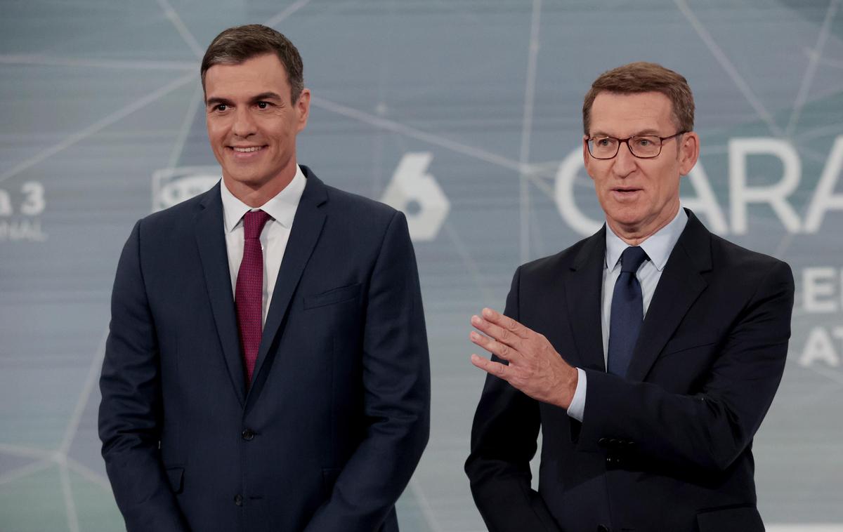 Pedro Sanchez in Alberto Nunez | Vodja socialistov Pedro Sanchez (levo) in vodja konservativcev Alberto Nunez Feijóo na predvolilnem soočenju. Eden od njiju bo verjetno po španskih predčasnih volitvah postal španski premier. | Foto Guliverimage