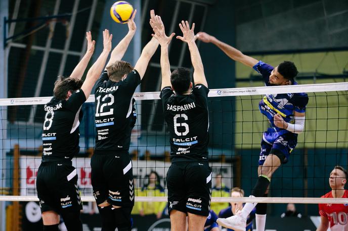 Calcit Volley Merkur Maribor | Maribor in Kamnik, poleg ACH Volleyja največja favorita za naslov, se bosta pomerila že v četrtfinalu. | Foto Klemen Brumec