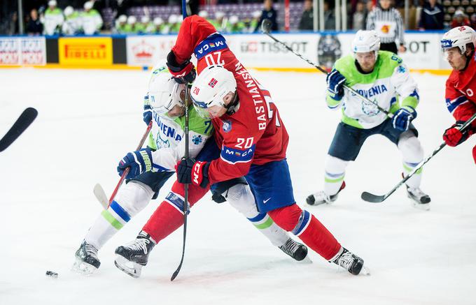 Slovenci so po prvi tretjini zaostajali že z 0:3. | Foto: Vid Ponikvar