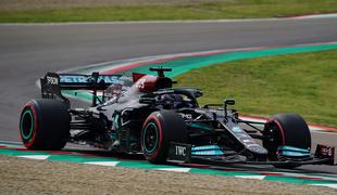 Hamilton do 99. pole-positiona