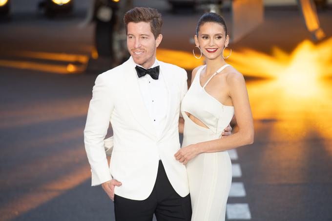 Shaun White in Nina Dobrev leta 2022 na premieri filma Top Gun: Maverick v Londonu | Foto: Guliverimage