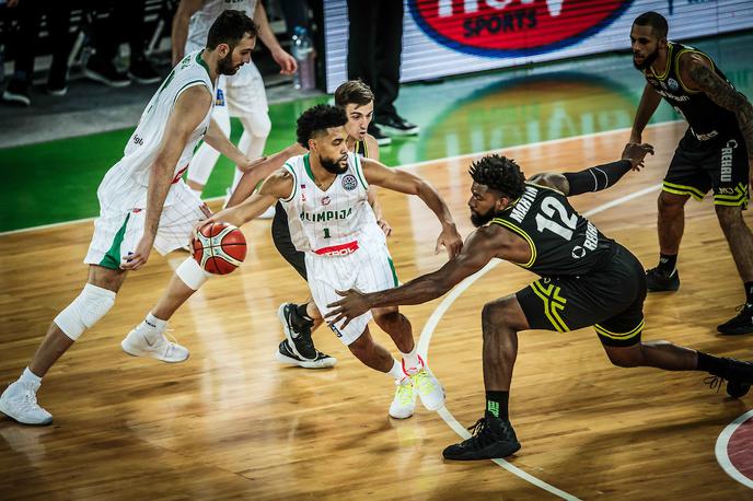 Petrol Olimpija Bayreuth | Scottie Reynolds (v sredini) je dosegel 14 točk, Olimpija pa je doživela nov poraz. | Foto Vid Ponikvar