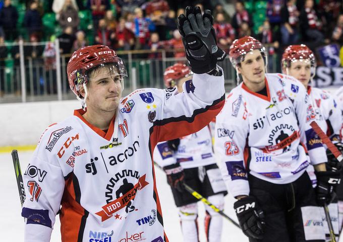 Luka Kalan bo še naprej branil barve Jesenic. | Foto: Vid Ponikvar