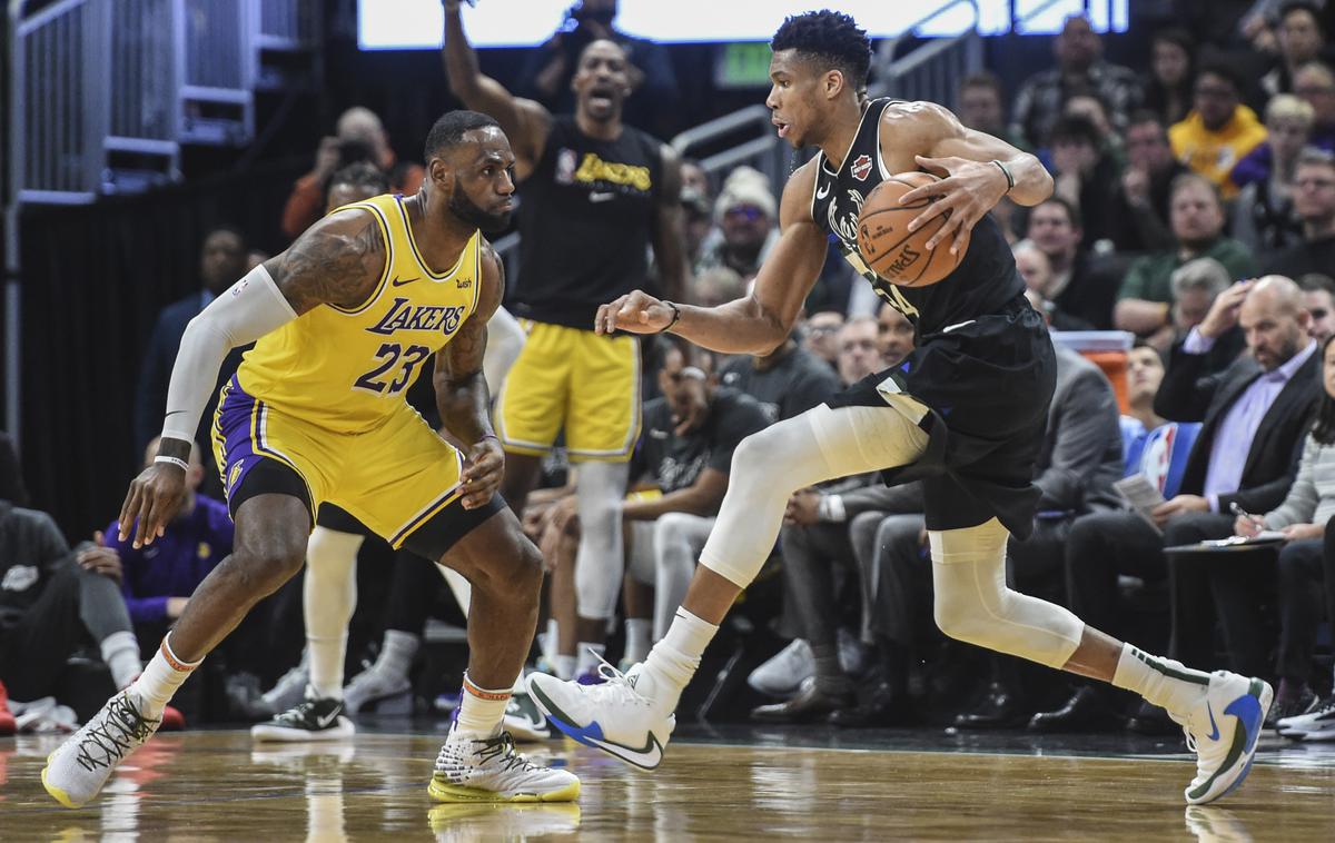 Giannis Antetokounmpo | Giannis Antetokounmpo je s 34 točkami v domači dvorani Fiserv Forum popeljal Milwaukee Bucks do zmage s 111:104 nad LeBronom Jamesom in Los Angeles Lakers.  | Foto Reuters