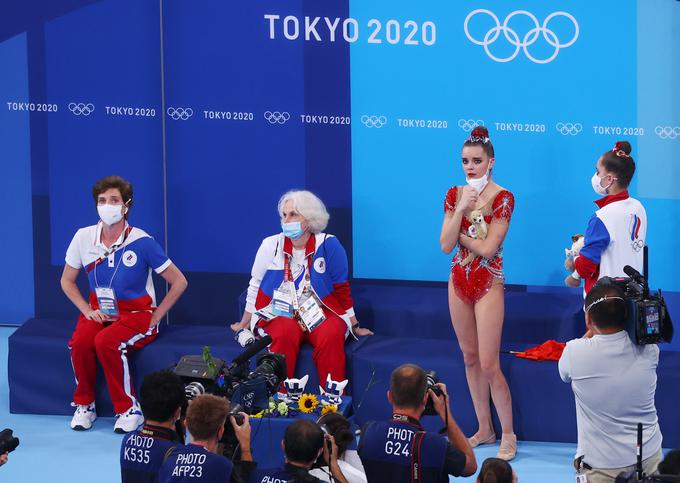 Favorizirani dvojčici Dina in Arina Averina sta ostali brez tako želene zlate kolajne. | Foto: Reuters